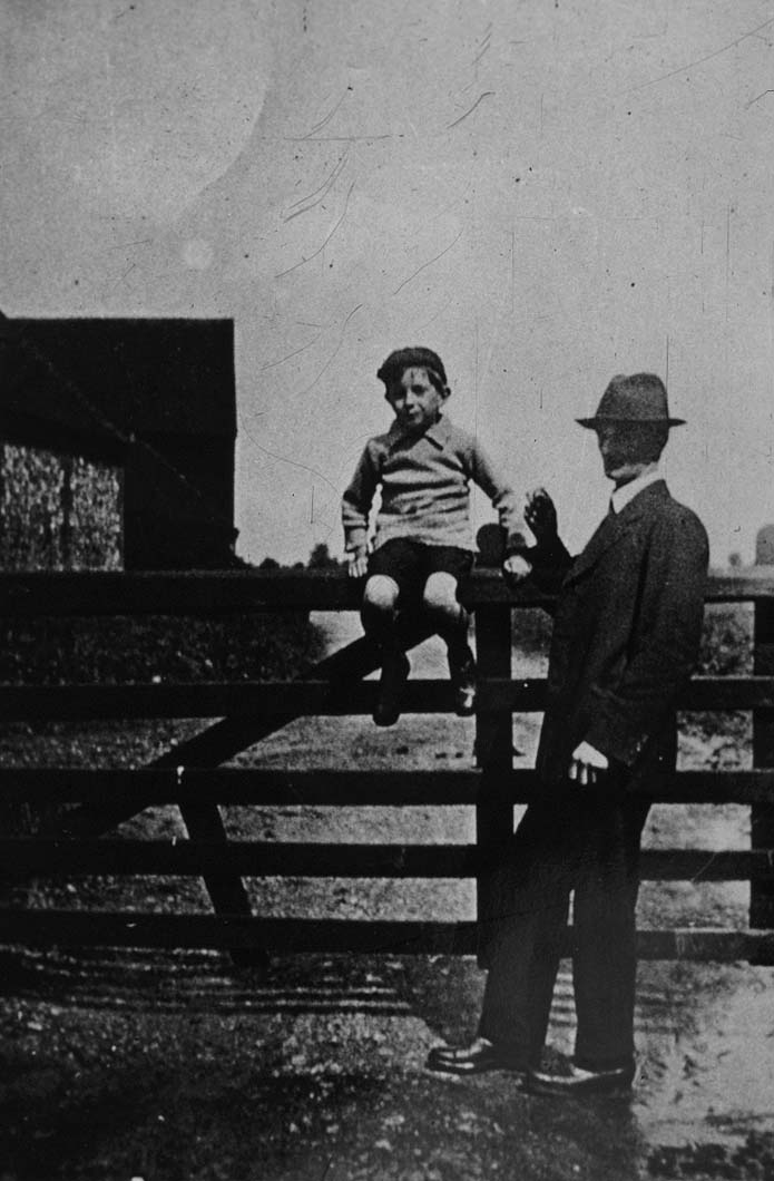 Innings Gate by Colliers Farm, Frieth, c1920 - From Joan Barksfield's collection